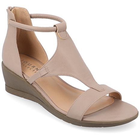 Journee Collection hotsell Women's Evolet Wedges Women's(size 10)