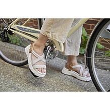 Dearfoams Women's Casual Adjustable Strap Platform Sandal - Daylen