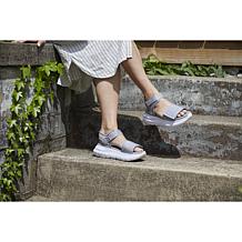 Dearfoams Women's Lightweight Adjustable Strap Platform Sandal - Odell