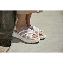Dearfoams Women's Lightweight Cross Strap Platform Sandal - Daisy