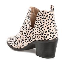Journee Collection Women's Wide Width Lola Bootie