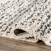 nuLOOM Bria Moroccan Shag Tasseled 4' x 6' Area Rug