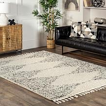 nuLOOM Bria Moroccan Shag Tasseled 4' x 6' Area Rug