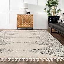 nuLOOM Bria Moroccan Shag Tasseled 6' 7" x 9' Area Rug