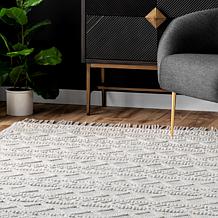 nuLOOM Hand Woven Tabatha Tassel Area Rug 4' x 6' Cream