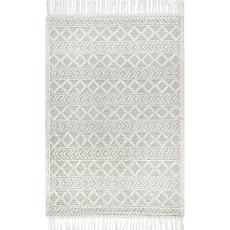 nuLOOM Hand Woven Tabatha Tassel Area Rug 4' x 6' Cream