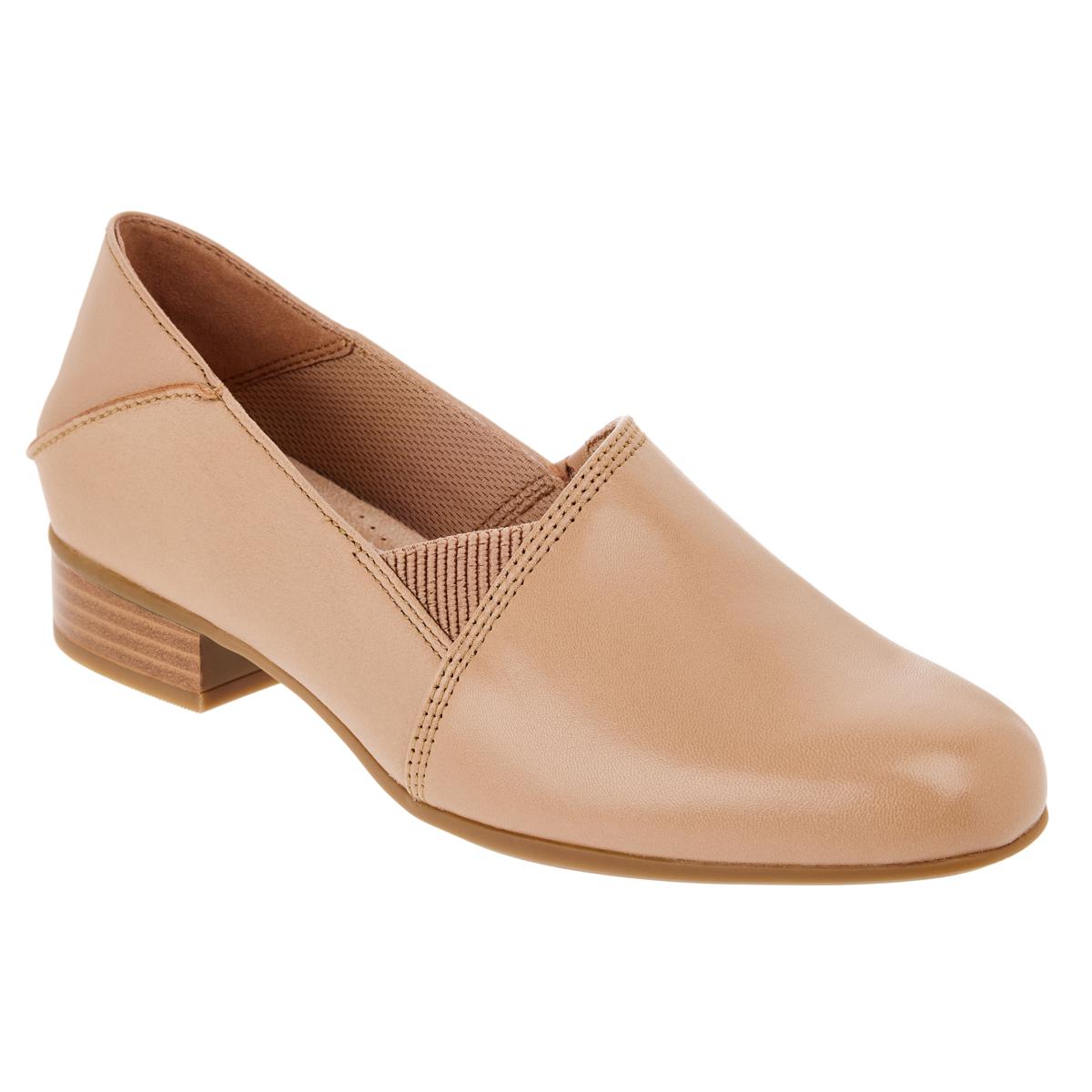 Clarks closed toe shoes deals