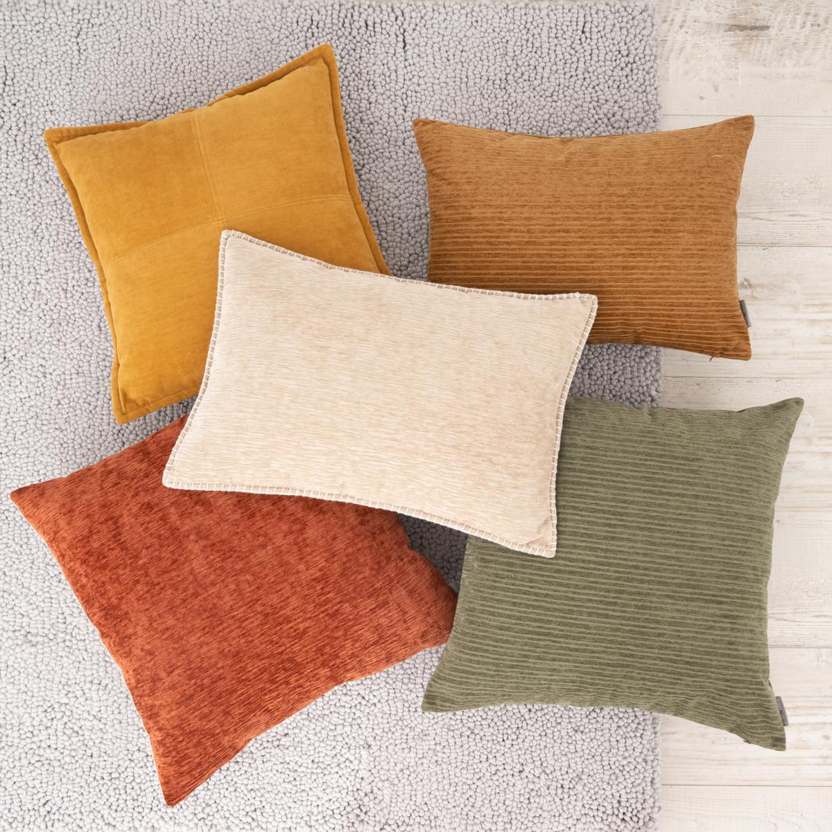 https://i01.hsncdn.com/is/image/HomeShoppingNetwork/rocs1200/evergrace-junoesque-solid-texture-chenille-pillow-20-x--d-20220201223149567~20466930w_alt5.jpg