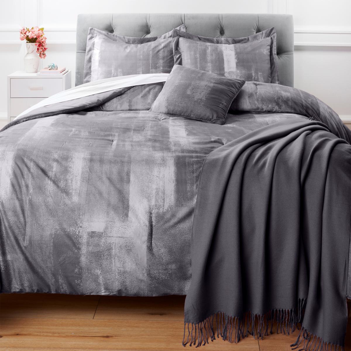 South Street Loft Reversible Quilt Set