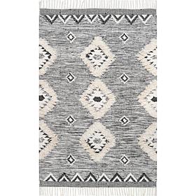 nuLOOM Savannah Moroccan Tasseled Wool Area Rug - 4' x 6' - Black