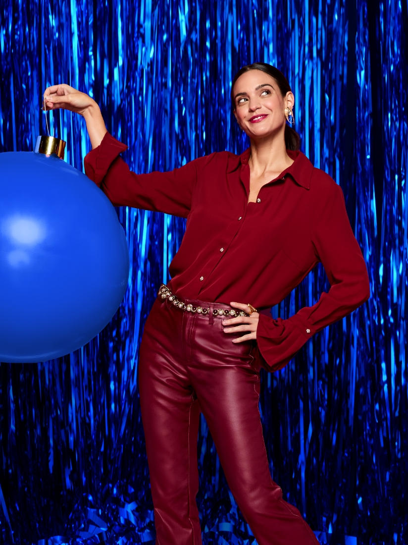 woman with a bow on her head